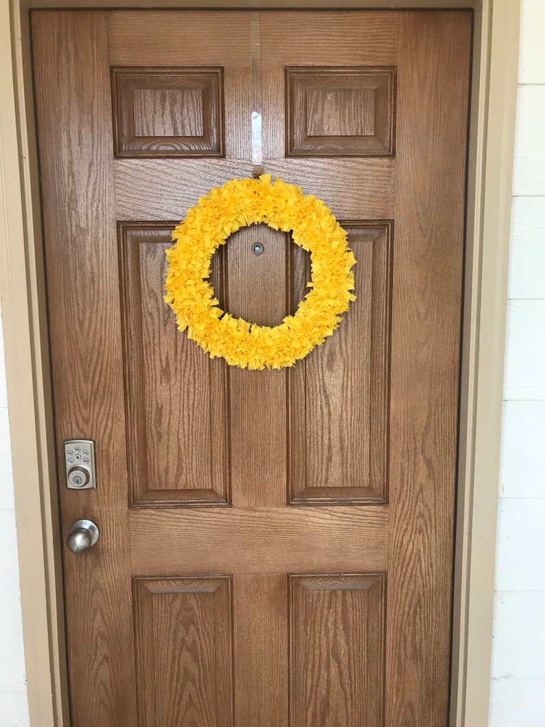 Yellow Fabric Rag Wreath: Cheerful Spring Door Decor (16-Inch) bild 8