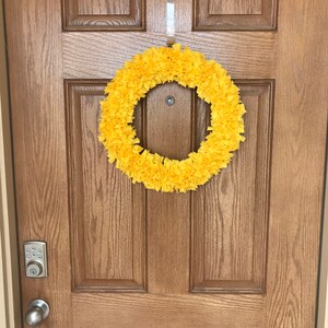 Yellow Fabric Rag Wreath: Cheerful Spring Door Decor (16-Inch) bild 4