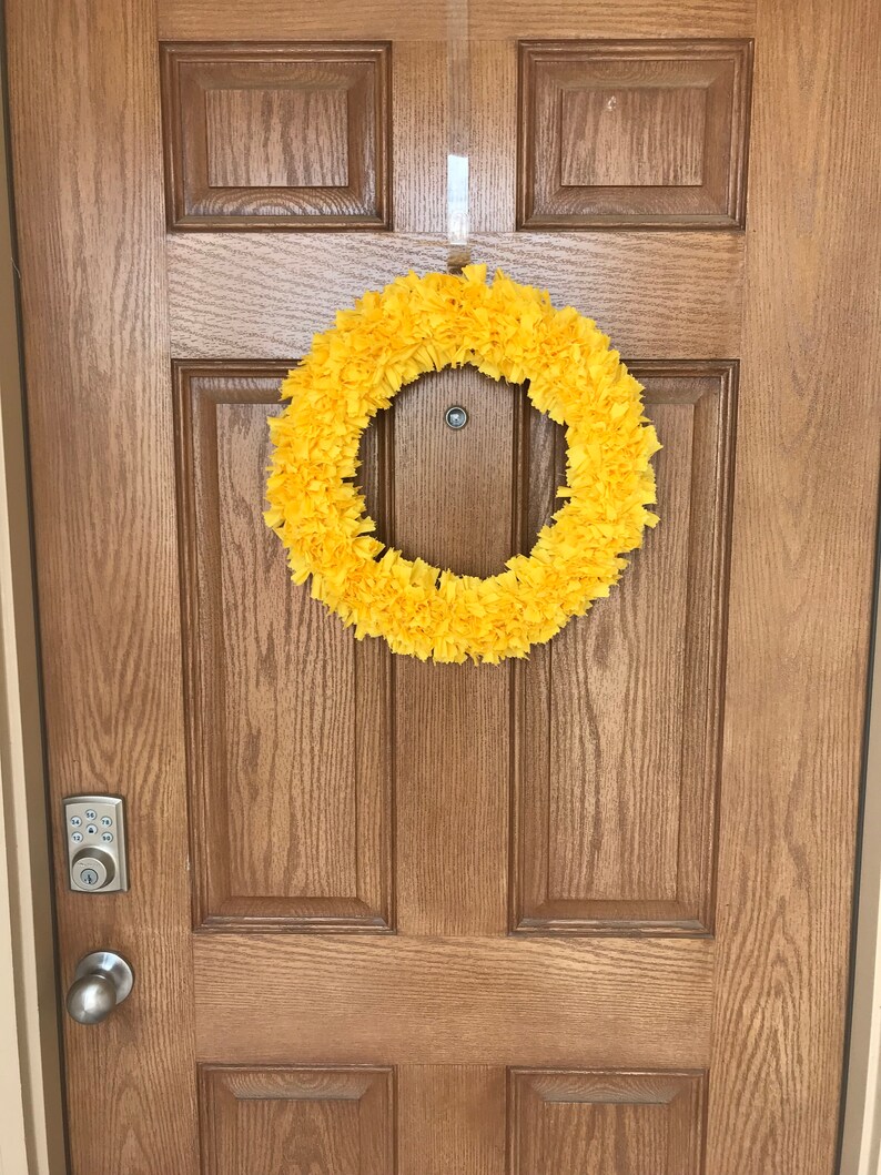 Yellow Fabric Rag Wreath: Cheerful Spring Door Decor (16-Inch) bild 4
