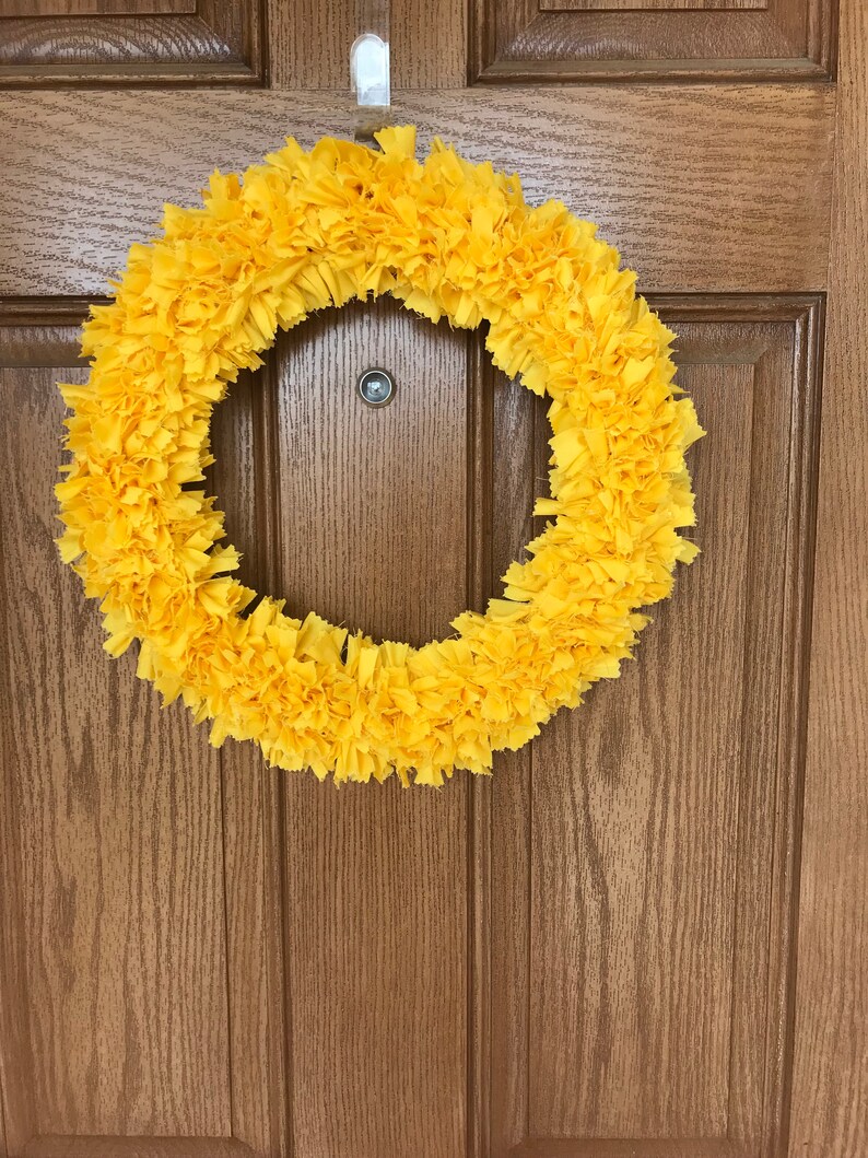 Yellow Fabric Rag Wreath: Cheerful Spring Door Decor (16-Inch) bild 10