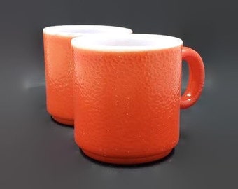 Vintage Fire King-mok: rood getextureerd melkglas koffiekopje