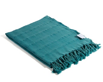 Toalla turca lavada a la piedra para el baño o la playa / Peshtemal de algodón orgánico color verde azulado resistente a la arena