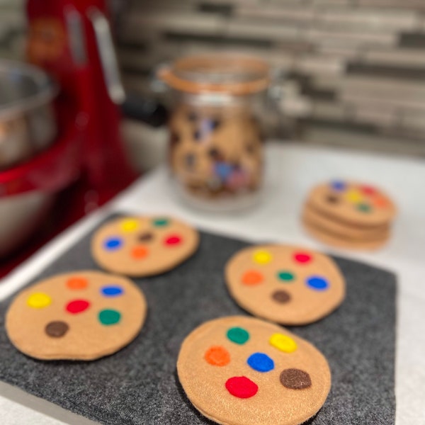 Felt play Chocolate chip cookies and m & m cookies