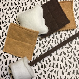 S&#39;more, marshmallow with roasting stick, OR both with a s’more set