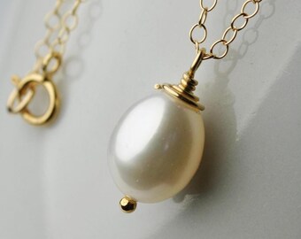Sierlijke zoetwaterparelketting: druppelhanger aan 18K gouden vermeilketting, elegante minimale sieraden
