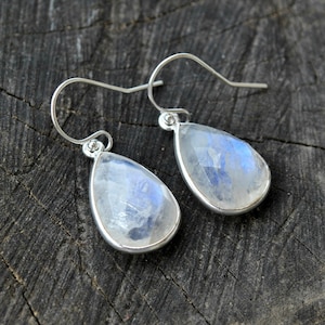 Pendientes de piedra lunar genuina, pendientes de arcoíris de plata esterlina, pendientes colgantes, pendientes de piedra natural, piedra de nacimiento de junio, regalo para ella