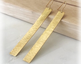 Gouden bar oorbellen Gehamerd gouden oorbellen, Dangle oorbellen, Boho oorbellen Statement oorbellen, Druppel oorbellen Handgemaakte sieraden Cadeau voor vrouwen