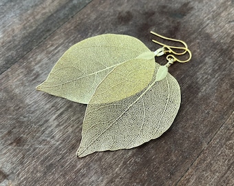 Pendientes de hoja real, pendientes de hoja de oro de 24K cuelgan, pendientes Boho, pendientes colgantes de oro, pendientes de declaración, hojas veteadas, regalo único para ella