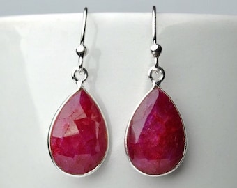 本物のルビーのティアドロップイヤリング：スターリングシルバーのダングルジュエリー