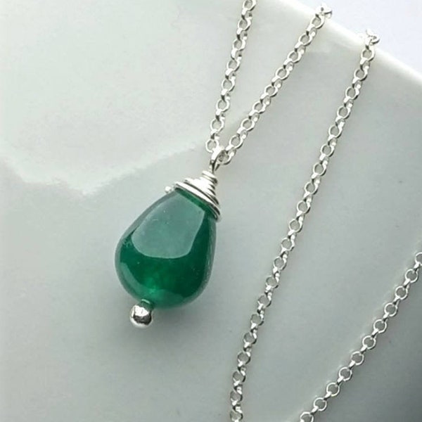 Collier en jade vert forêt pour femme, collier vert, chaîne en argent sterling délicate, pendentif en jade, bijoux en jade, cadeau pour elle KN523