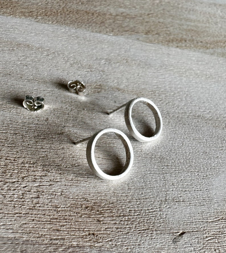 Circle Stud Earrings Silver or gold Hoop Earrings Open Circle Post Earrings Small Stud Earrings Minimalist Earrings Friends Gift Silver