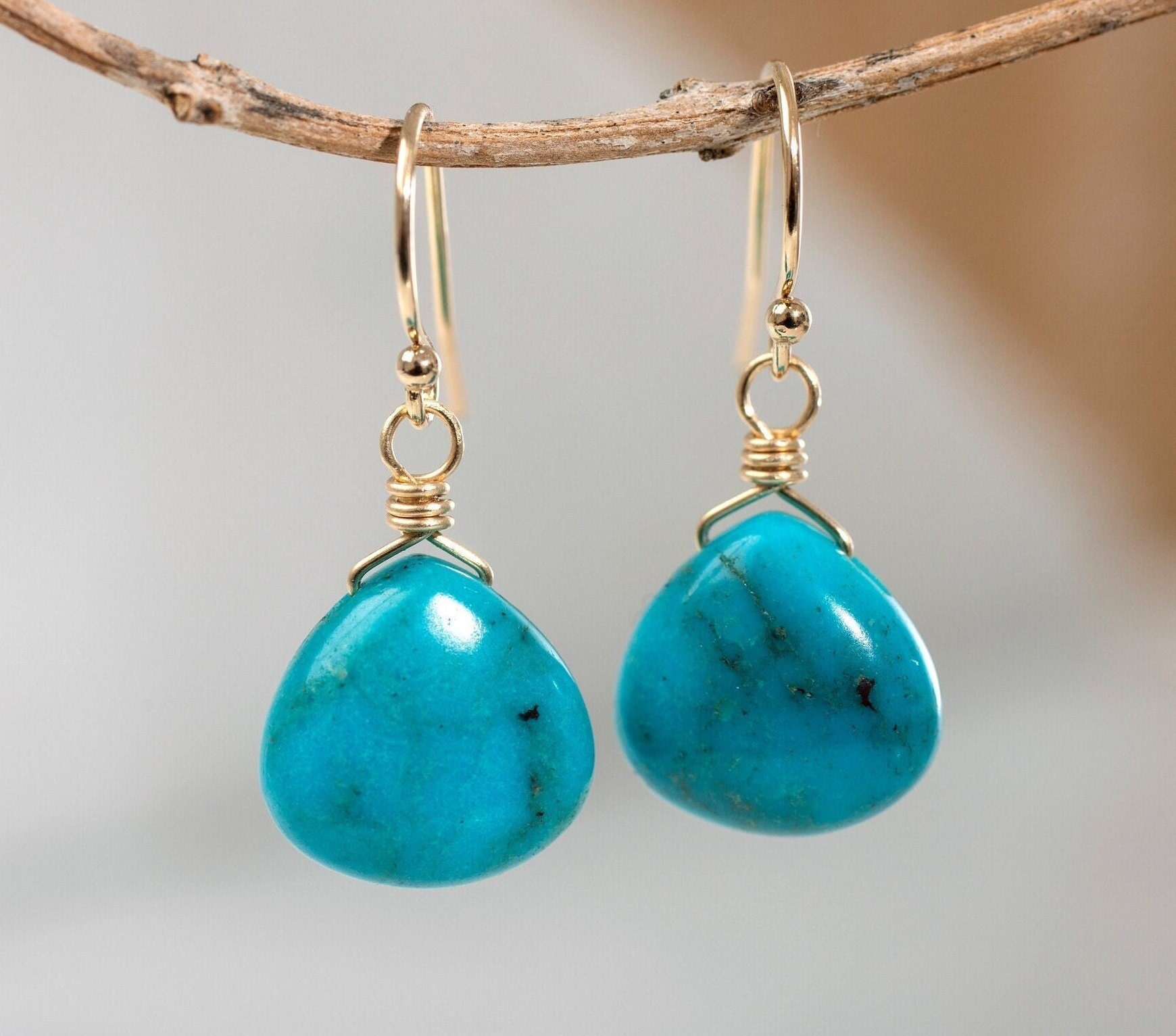 Boucles D'oreilles Pendantes En Turquoise Véritable - Monture Acier Doré - Dormeuses - Marque Tres.Or - Neuf étiqueté