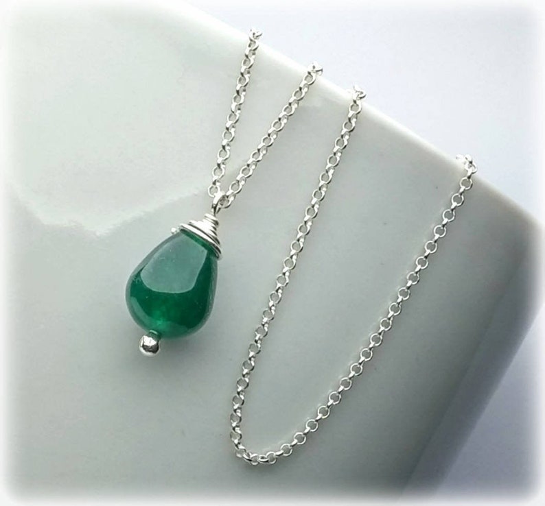 Collier en jade vert forêt pour femme, collier vert, chaîne en argent sterling délicate, pendentif en jade, bijoux en jade, cadeau pour elle KN523 image 1