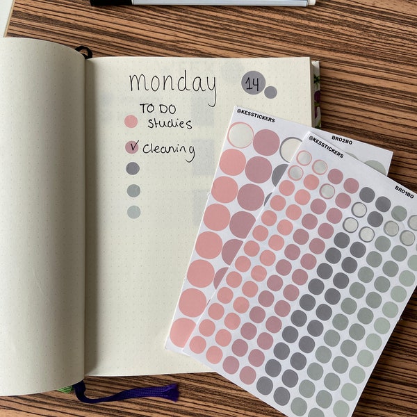 Round dot bullet journal planner stickers | Mascha planner | bulletjournal planning | dot stickers clean look | color match | color scheme