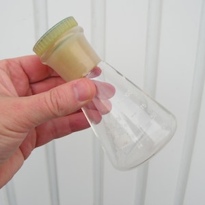 Vintage Glass flask with plastic cap 1980s Lab flask laboratory glass Chemistry glass beaker Laboratory beaker Glass Bottle Made in Hungary