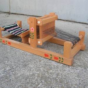 Vintage madera tejido telar 1970s pequeño tejido pintado a mano telar para niños herramientas para tejedores viejo telar juguete tejer telar kit de tejido