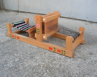 ヴィンテージ木製織り機 1970年代 小さな織り 手描き 子供用織機 織り手用ツール 古い織機 おもちゃの織り機 織りキット