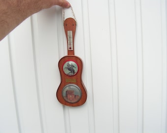 Vintage trätermometer Armenien, Retro väggtermometer gitarr, Temperaturmätning, Mätinstrument för atmosfärstryck