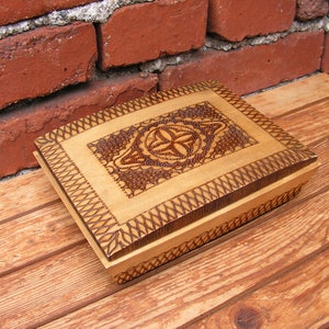 Pyrography wooden box Wooden memory box Pyrography box Wooden jewelry box Vintage trinkets box Collectable box Old wooden box Keepsakes box