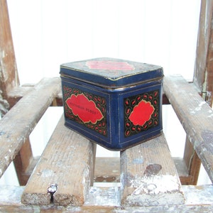 Tin box Vintage box Tea box Collectible metal box for Georgian Tea Flower box Blue red Old box Rectangular metal box
