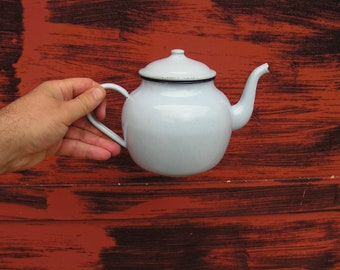 Vintage theepot jaren 1975 Kleine emaille theepot Emaille ketel Melkachtige blauwe theepot Collectible theepot Vintage emaillewerk Keukendecoratie
