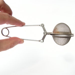 Retro lovely tea Infuser Old metal tea strainer Spoon tea metal mesh Herbal infuser Metal spoon Vintage collecting strainer Kitchen decor