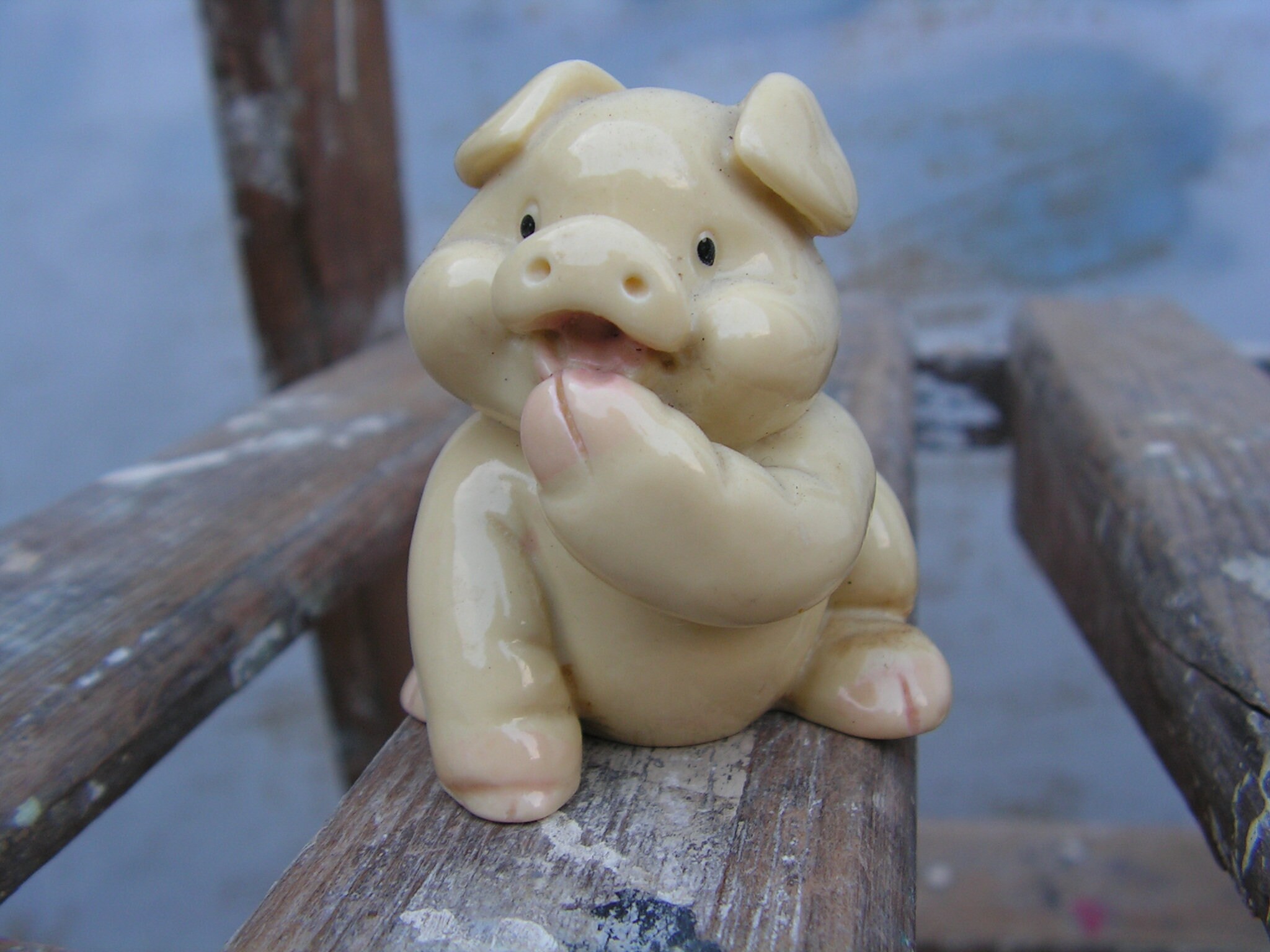 Vintage resin pig, Figurine pig, Figurine piggy, Collectible pig, Decorative hand painted pig, Animal figure