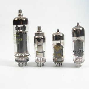 Set of 4 vintage vacuum tubes Radio tubes different size Mix vacuum tubes TV Electronics tubes Retro radio lamp Radio hobby gift