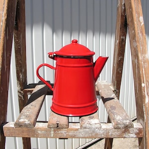 Retro enamel teapot 70s Red enamel kettle Vintage enamel teapot Vintage Enamelware Socialism enamel Kitchen decoration