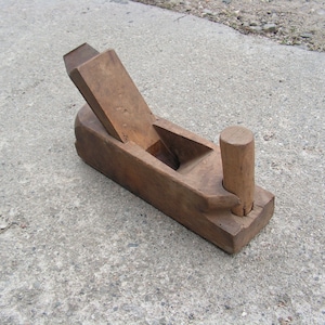 Vintage houten krikvliegtuig, oud timmergereedschap, antiek houtbewerkingsgereedschap, houtbewerkingsvliegtuig, handvliegtuig, timmerwerk, rustiek decor