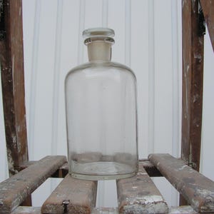 Vintage chemical bottle 1930s Antique apothecary glass stopper Old glass bottle with cap 1000ml Pharmacy bottle Chemist apothecary jar