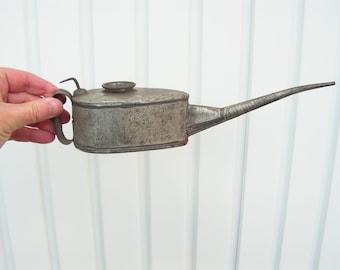 Lata de aceite de bomba vintage de la década de 1950, caja de lata de aceite, lata de aceite de pico largo, lata de aceite antigua, lata de aceite de pátina de motor, lata de aceite coleccionable, engrasador de bomba