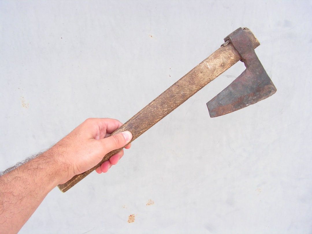 VINTAGE ANCIEN MAIN Forgé Rustique Repasser Hache Hachette Outil