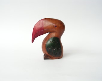 Vintage wooden toucan Hand carved toucan figurine Wooden painted figure of bird Wooden art figure Wood bird sculpture