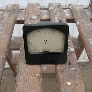 Retro voltmeter 0 - 300 V Plastic body voltmeter USSR Vintage voltmeter 1960s Analog meters voltmeter Steampunk Decor Electrical appliance