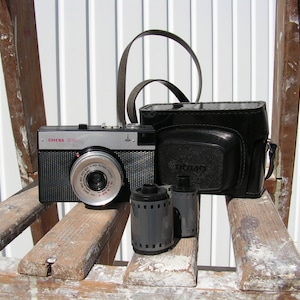 Vintage Kamera 1980er Jahre, Arbeitskamera Smena, Retro-Kamera Lomo 40mm f/4, russische Kamera Smena 8, 35 mm Film, UdSSR Kamera, Kamera mit Gehäuse