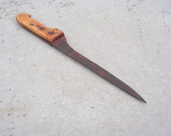 Coltello antico Coltello a lama lunga con patina Coltello antico Coltello da pastore Coltello primitivo con manico in legno Coltello fatto a mano Coltello da collezione Coltello da caccia