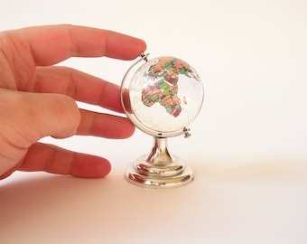 Vintage small globe Height - 8 cm Decorative glass desk globe Mini earth globe World miniature globe Earth map Office decor Globe map desk