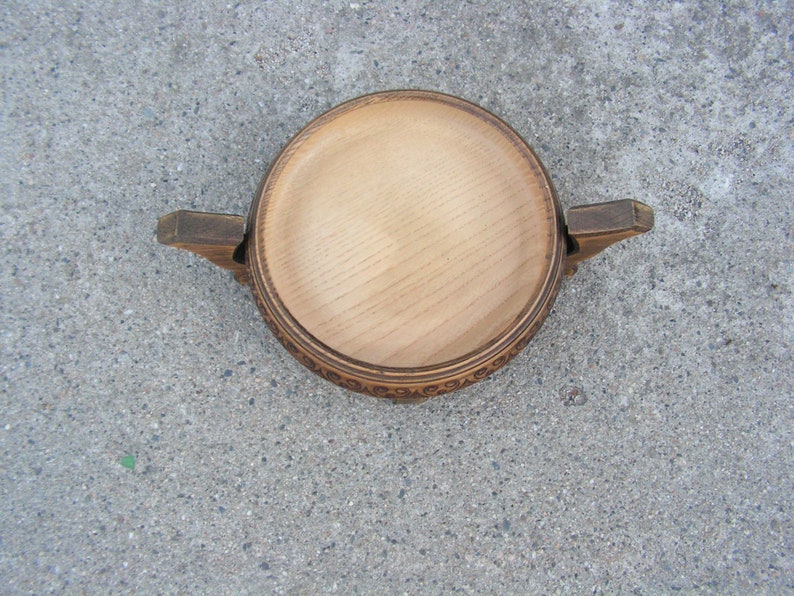Vintage wooden bowl with stand Handmade wood bowl with legs Country wood bowl Fruit bowl Hand carved bowl Old dough bowl Rural house decor image 9