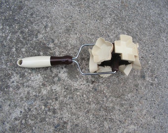 Vintage drehbare Ausstechform 1970er Jahre Küche rot weiß Ausstechform Ausstechform Primitive Backen Retro Küche