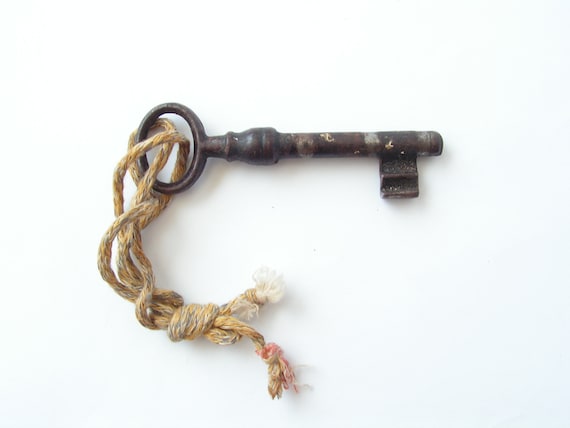 VECCHIA CHIAVE - grande vecchia chiave in ferro - chiave da barba