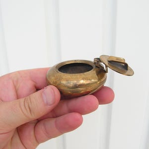 Vintage pocket ashtray, Brass small ashtray with lid, Bar decor, Portable ashtray, Travel mini ashtray, Gift for Smokers
