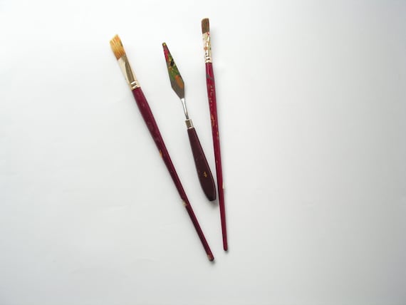 Pennelli per dipingere e uno strumento di disegno, Pennelli di diverse  dimensioni, Set di 2 vecchi pennelli, Forniture artistiche, Strumenti per  pittori, Pennelli per artisti -  Italia
