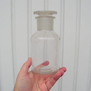 Vintage chemical bottle 1930s 0.5 l Antique apothecary glass stopper Old glass bottle with cap Pharmacy bottle Chemist apothecary jar