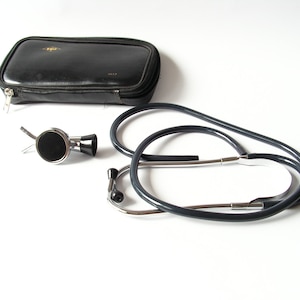 Stethoscope kit SMIC Doctors Stethoscope with case Medical Stethoscope Old Medical Equipment Phonendoscope Medical Instrument