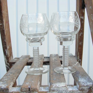 Vintage wedding customized glasses Pair of engraved wedding glasses 28.IX.75 Vintage etched
