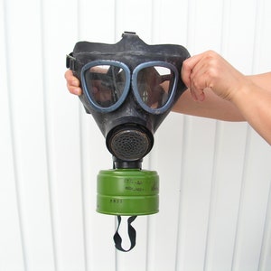 Vintage military gas mask NEVER USED Face mask Army protector mask Black rubber mask Halloween mask Gothic Decor Stempunk accessories