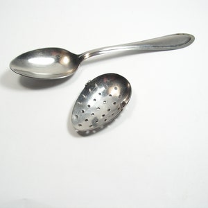 Vintage tea Infuser spoon Old detachable tea strainer Antique spoon two parts Herbal infuser Retro collecting strainer Vintage kitchenware