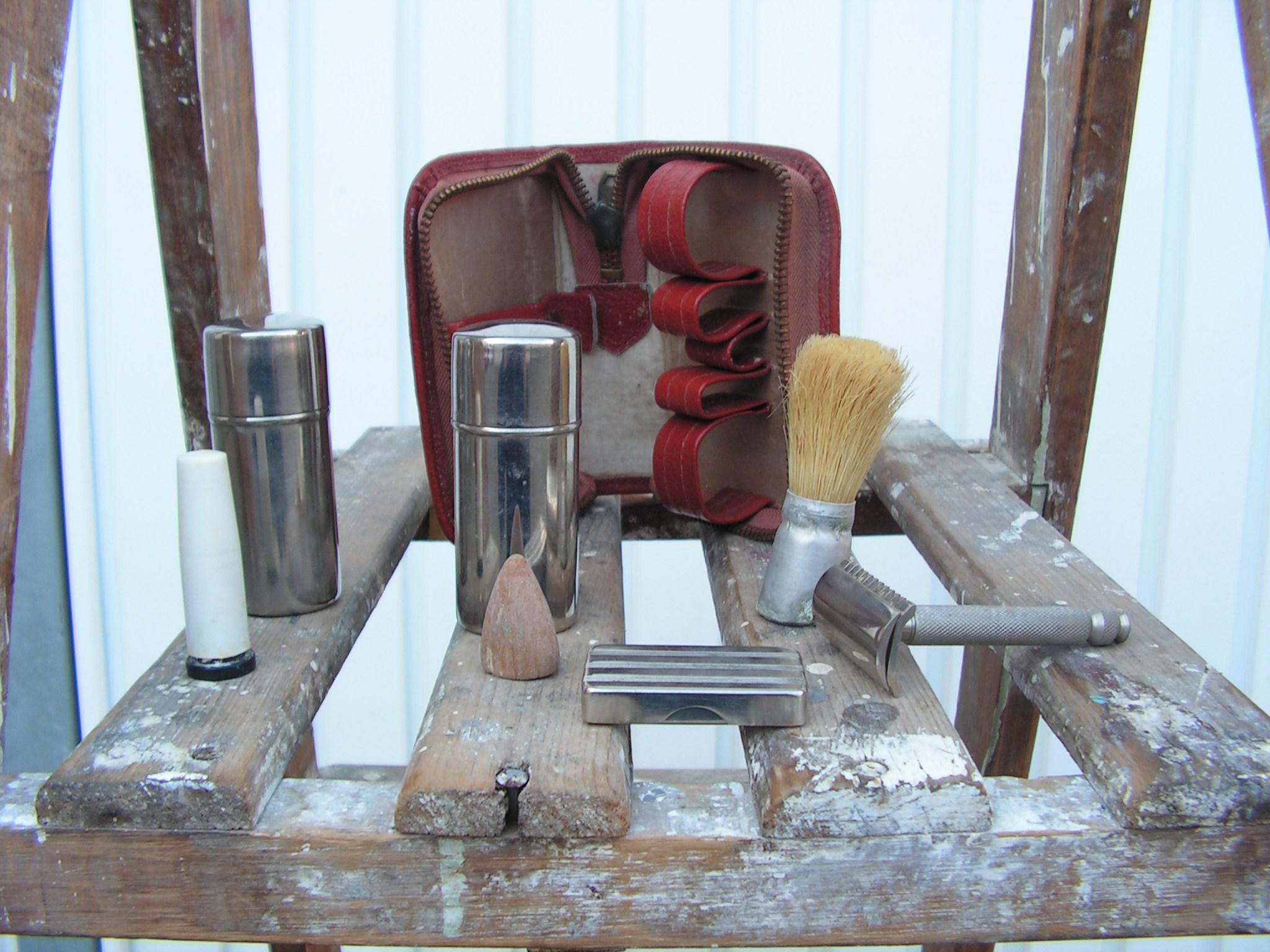 Full set shaving kit Vintage shaving kit Men's toiletries Shaving accessories Travel set Barber kit Men's toilet case Travel shaving kit