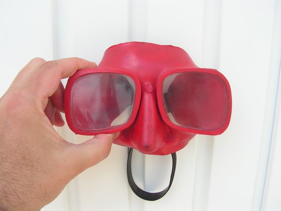 Retro red children scuba mask, Vintage small Rubber Diving Mask, Swimming Mask Bulgaria, Swimming Goggles, Rubber Mask, Diving accessories